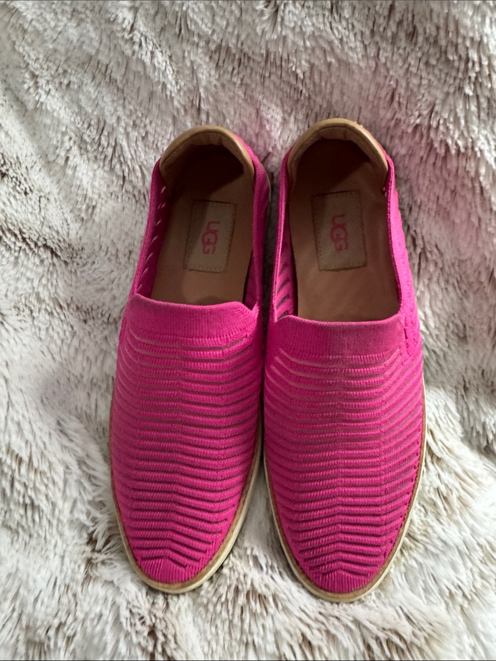 UGG Women’s Hot Pink Knit Slip-On Moccasins sz 7,5